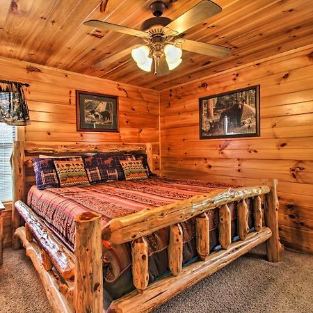 Expansive Gatlinburg Cabin Hot Tub, Deck And Grill! ภายนอก รูปภาพ
