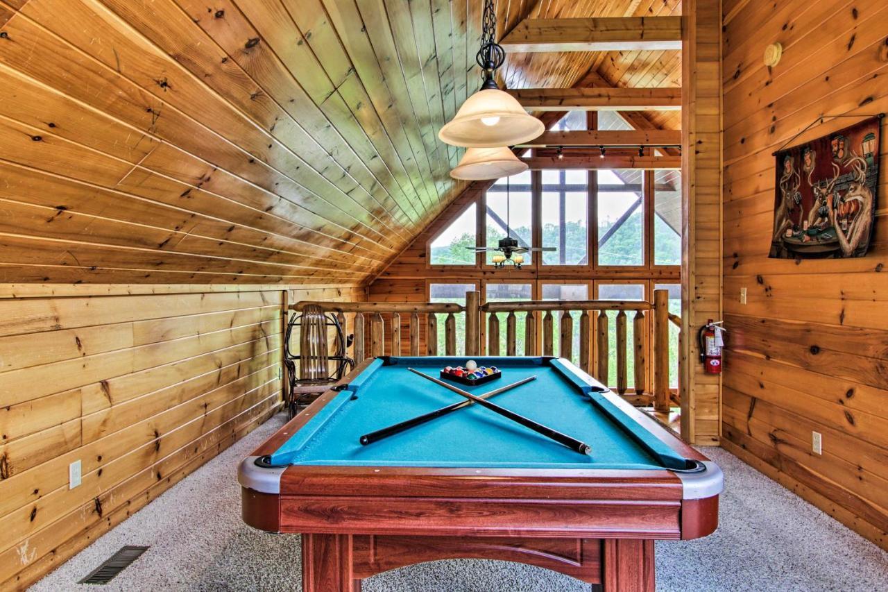 Expansive Gatlinburg Cabin Hot Tub, Deck And Grill! ภายนอก รูปภาพ