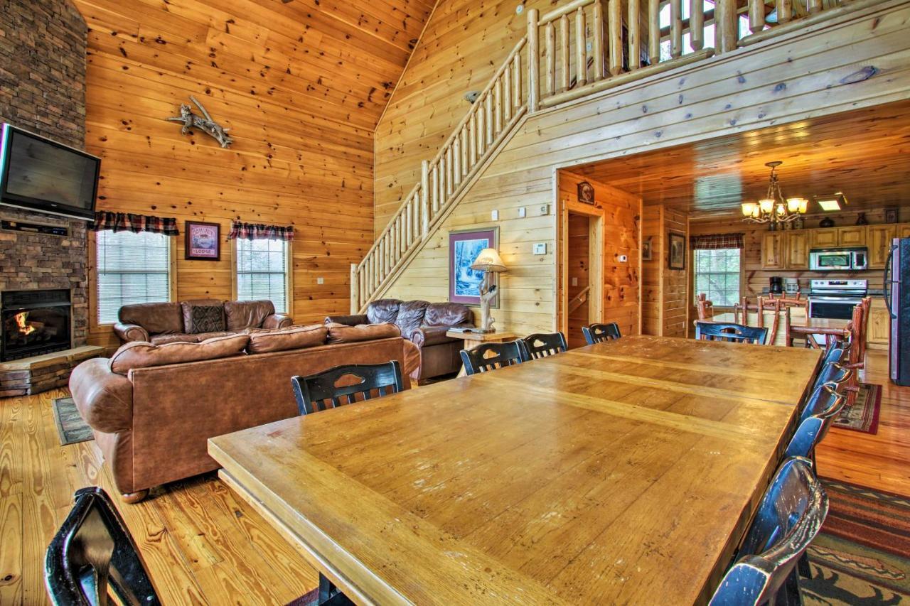 Expansive Gatlinburg Cabin Hot Tub, Deck And Grill! ภายนอก รูปภาพ