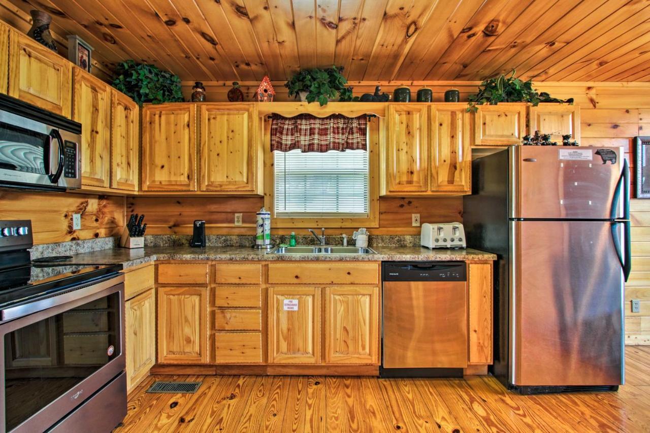 Expansive Gatlinburg Cabin Hot Tub, Deck And Grill! ภายนอก รูปภาพ