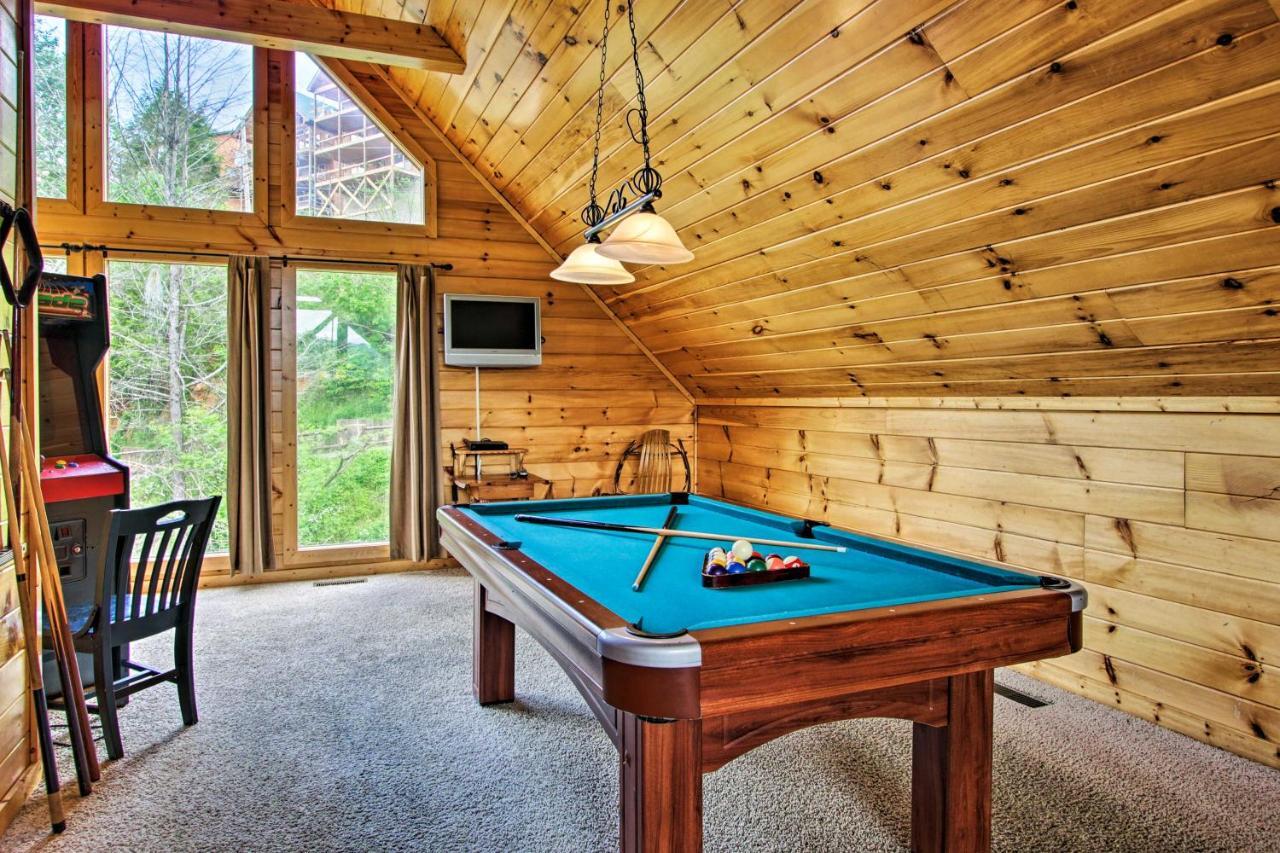 Expansive Gatlinburg Cabin Hot Tub, Deck And Grill! ภายนอก รูปภาพ