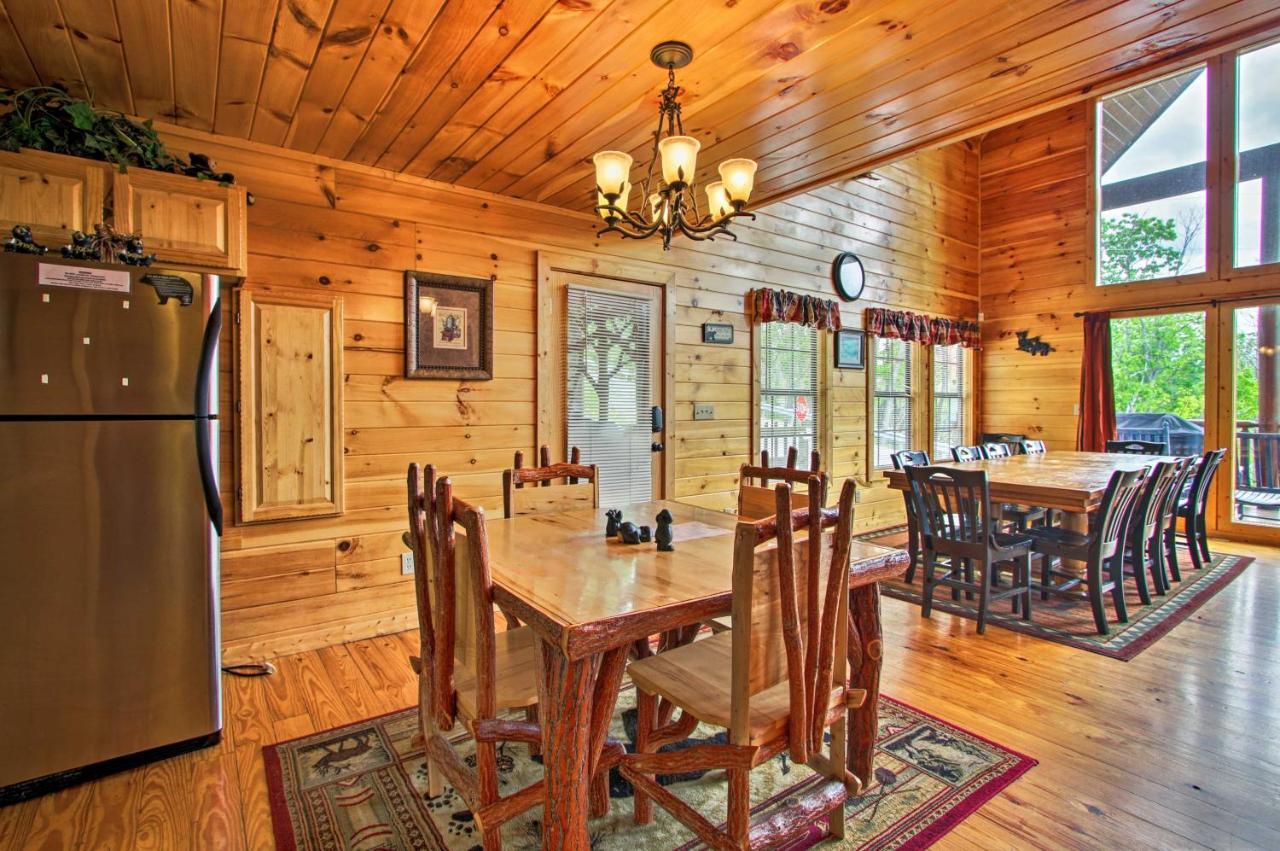 Expansive Gatlinburg Cabin Hot Tub, Deck And Grill! ภายนอก รูปภาพ