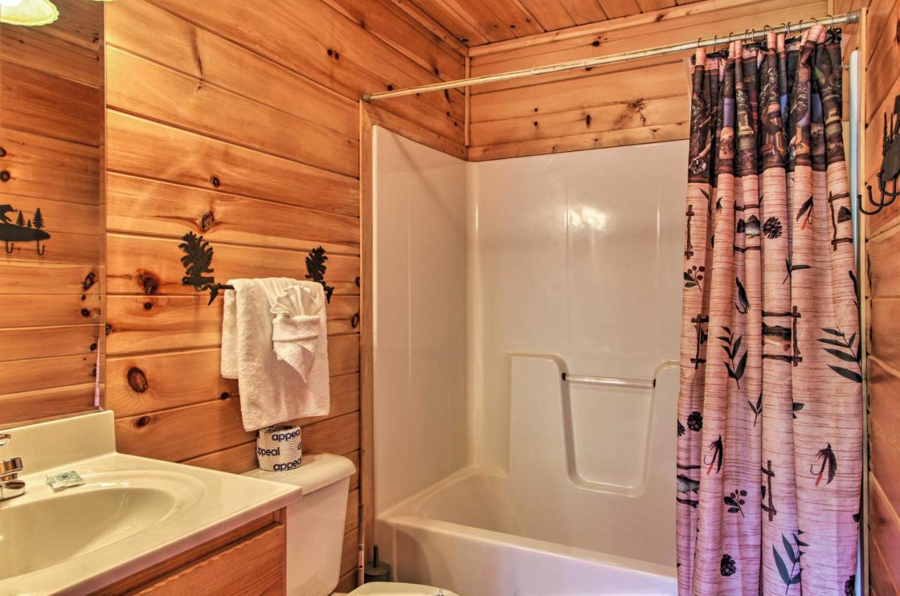 Expansive Gatlinburg Cabin Hot Tub, Deck And Grill! ภายนอก รูปภาพ