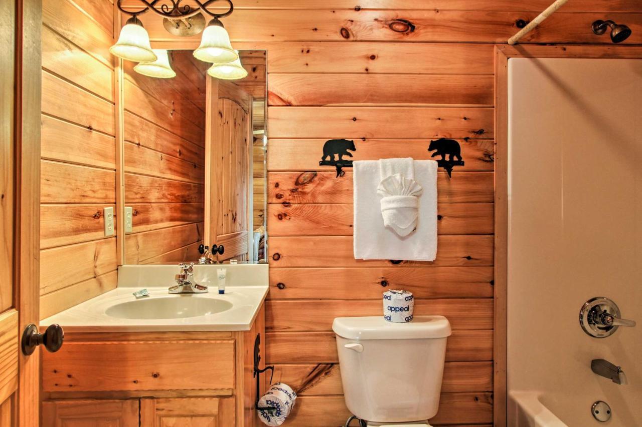 Expansive Gatlinburg Cabin Hot Tub, Deck And Grill! ภายนอก รูปภาพ