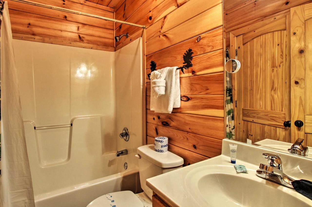 Expansive Gatlinburg Cabin Hot Tub, Deck And Grill! ภายนอก รูปภาพ