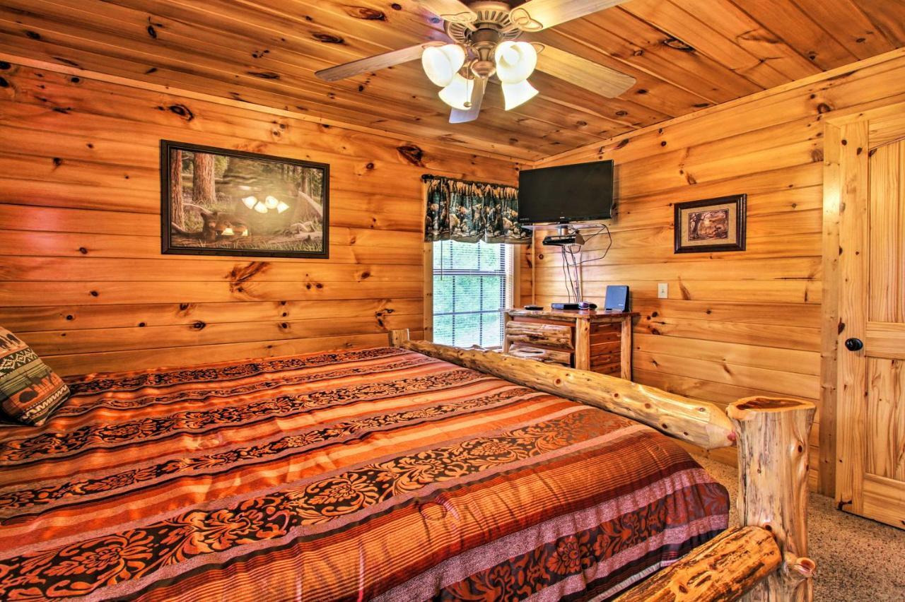 Expansive Gatlinburg Cabin Hot Tub, Deck And Grill! ภายนอก รูปภาพ