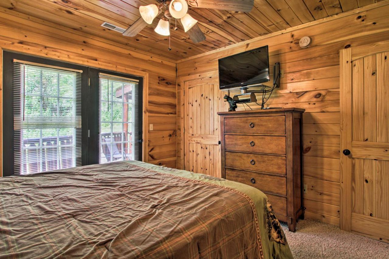 Expansive Gatlinburg Cabin Hot Tub, Deck And Grill! ภายนอก รูปภาพ